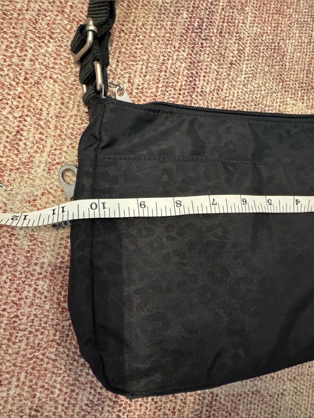 Baggallini black subtle leopard print crossbody travel bag like new - Picture 12 of 12